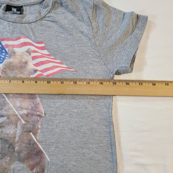 Revolution Boys Gray Tee M | Bear Holding American Flag USA Patriotic Shirt - Picture 5 of 6